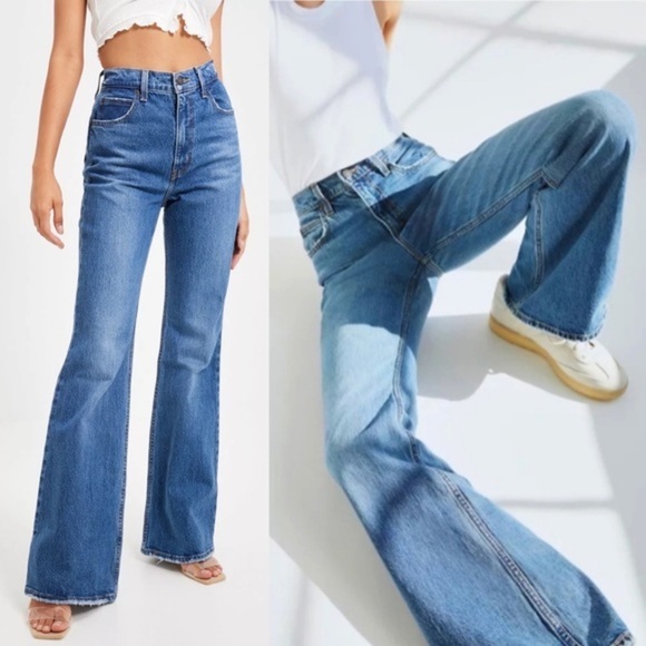 Aritzia Levi’s 70s High Flare Jeans in Sonoma Step Wash - Picture 1 of 5